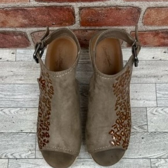 Custom Embellished Tan/Wedges with Brown/Gold Leopard Pattern - Picture 5 of 5